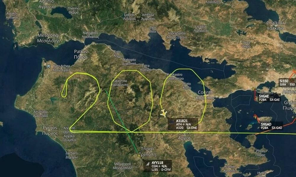 Εντυπωσιακή κίνηση: Αεροπλάνο σχημάτισε το 200 πάνω από την Πελοπόννησο